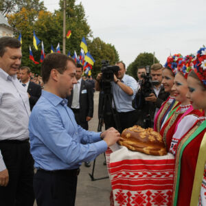 Председници Русије и Украјине Дмитриј Медведев и Виктор Јанукович у оквиру Међународног ауто-релија Санкт Петербург-Кијев, 2010