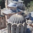 У јужном крилу конака Хиландара живели су дуго времена руски монаси