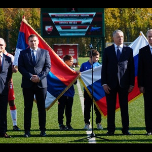 Beograd, 26. oktobra 2022.- Predsednik UO FK Crvena zvezda Svetozar Mijailovic, predsednik Skupstine grada Beograda Nikola Nikodijevic i clan vlade Sankt Peterburga i predsednik komiteta za spoljne poslove Jevgenij Grigorjev uoci pocetka prijateljskog meca mladih fudbalera Crvene zvezde i Zenita. FOTO TANJUG/ VLADIMIR SPORCIC/ nr