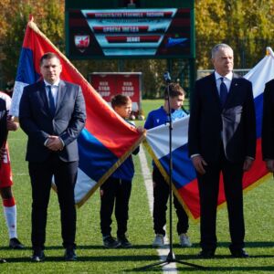 Beograd, 26. oktobra 2022.- Predsednik UO FK Crvena zvezda Svetozar Mijailovic, predsednik Skupstine grada Beograda Nikola Nikodijevic i clan vlade Sankt Peterburga i predsednik komiteta za spoljne poslove Jevgenij Grigorjev uoci pocetka prijateljskog meca mladih fudbalera Crvene zvezde i Zenita. FOTO TANJUG/ VLADIMIR SPORCIC/ nr